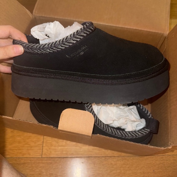 Koolaburra by UGG Women's Platform - Picture 2 of 7